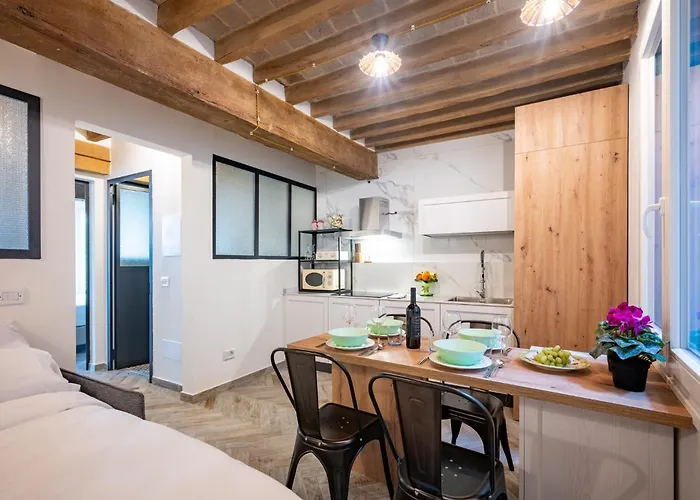 Guesthost - Bixio 29 4 And 6