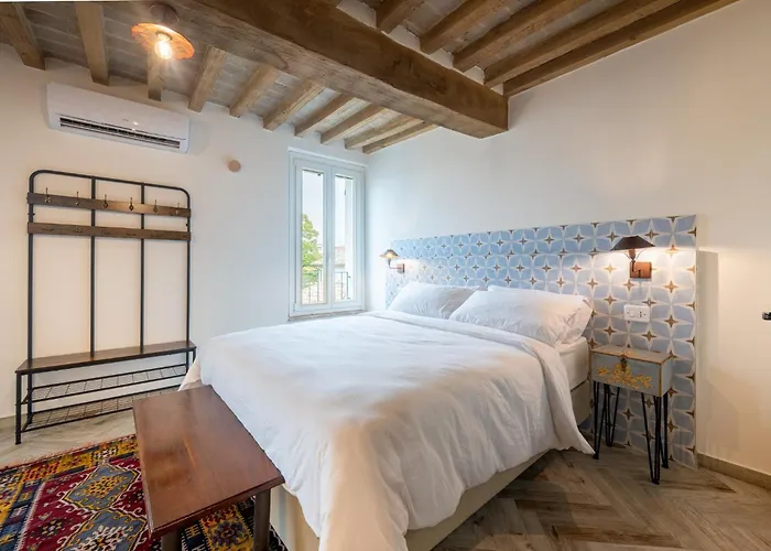 Guesthost - Bixio 29 4 And 6