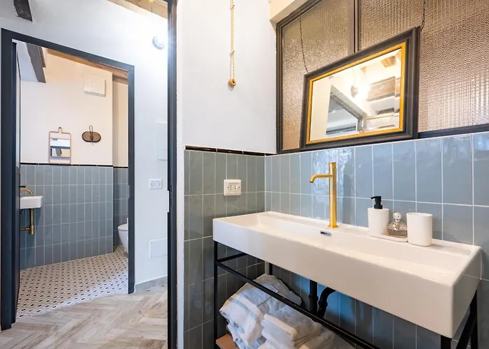 Guesthost - Bixio 29 4 And 6